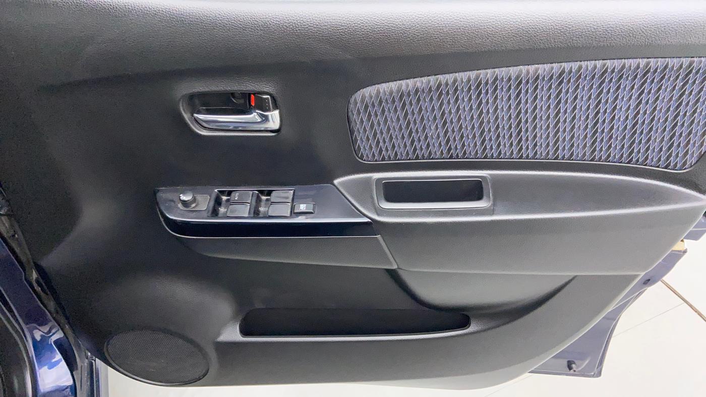 2015 Maruti Wagon R Stingray VXI, Petrol, Manual, 8,732 km, Driver Side Door Panels Control