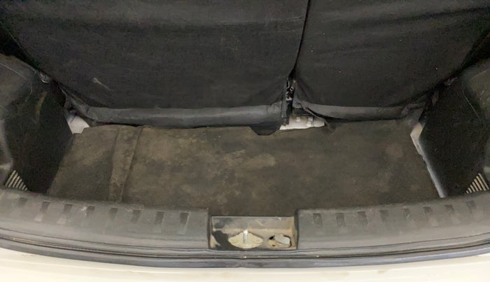 2016 Maruti Swift LXI (O), Petrol, Manual, 57,222 km, Boot Inside