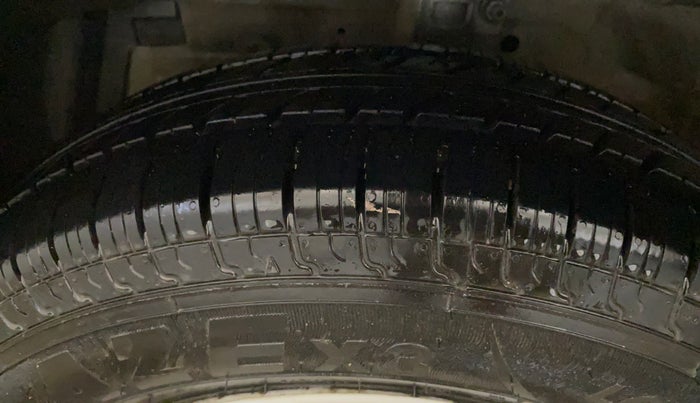 2016 Maruti Swift LXI (O), Petrol, Manual, 57,222 km, Left Front Tyre Tread