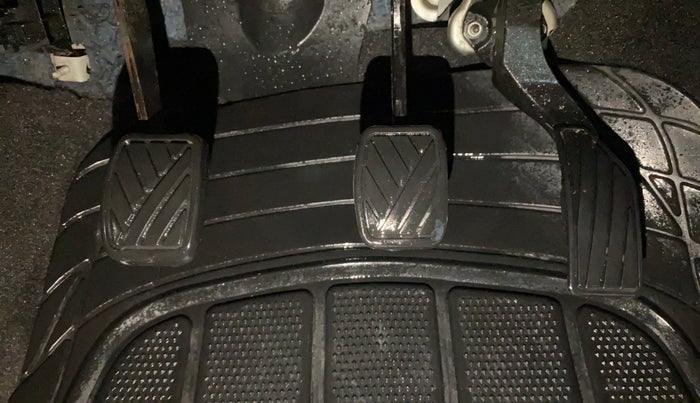 2016 Maruti Swift LXI (O), Petrol, Manual, 57,222 km, Pedals