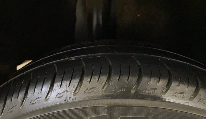 2016 Maruti Baleno DELTA PETROL 1.2, Petrol, Manual, 89,254 km, Right Rear Tyre Tread