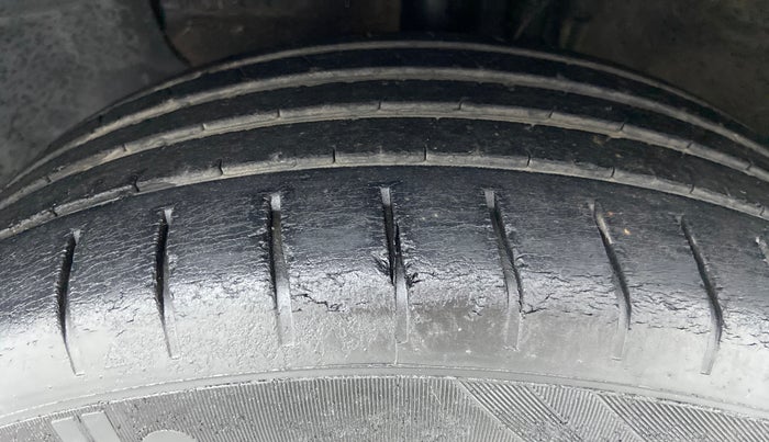 2015 Hyundai Elite i20 ASTA 1.2, Petrol, Manual, 34,963 km, Left Front Tyre Tread