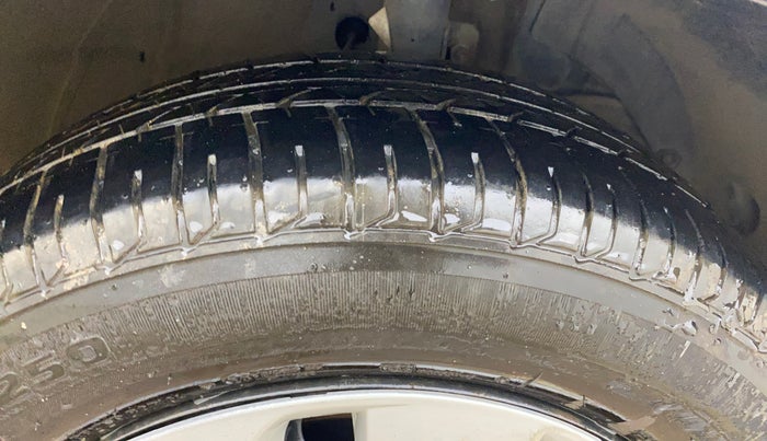 2017 Maruti Baleno DELTA PETROL 1.2, Petrol, Manual, 44,042 km, Right Front Tyre Tread