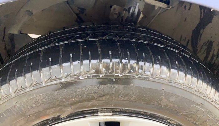 2017 Maruti Baleno DELTA PETROL 1.2, Petrol, Manual, 44,042 km, Left Front Tyre Tread