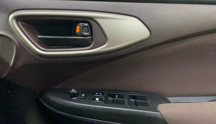2023 Maruti FRONX DELTA PLUS 1.2L AGS, Petrol, Automatic, 47,414 km, Driver Side Door Panels Control