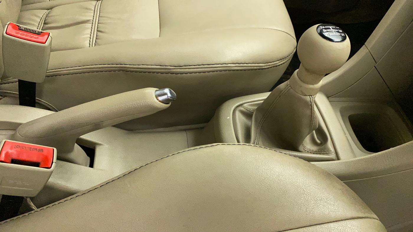 2016 Maruti Swift Dzire VXI, CNG, Manual, 1,09,405 km, Gear Lever