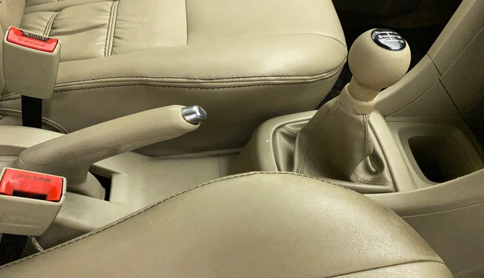 2016 Maruti Swift Dzire VXI, CNG, Manual, 1,09,405 km, Gear Lever