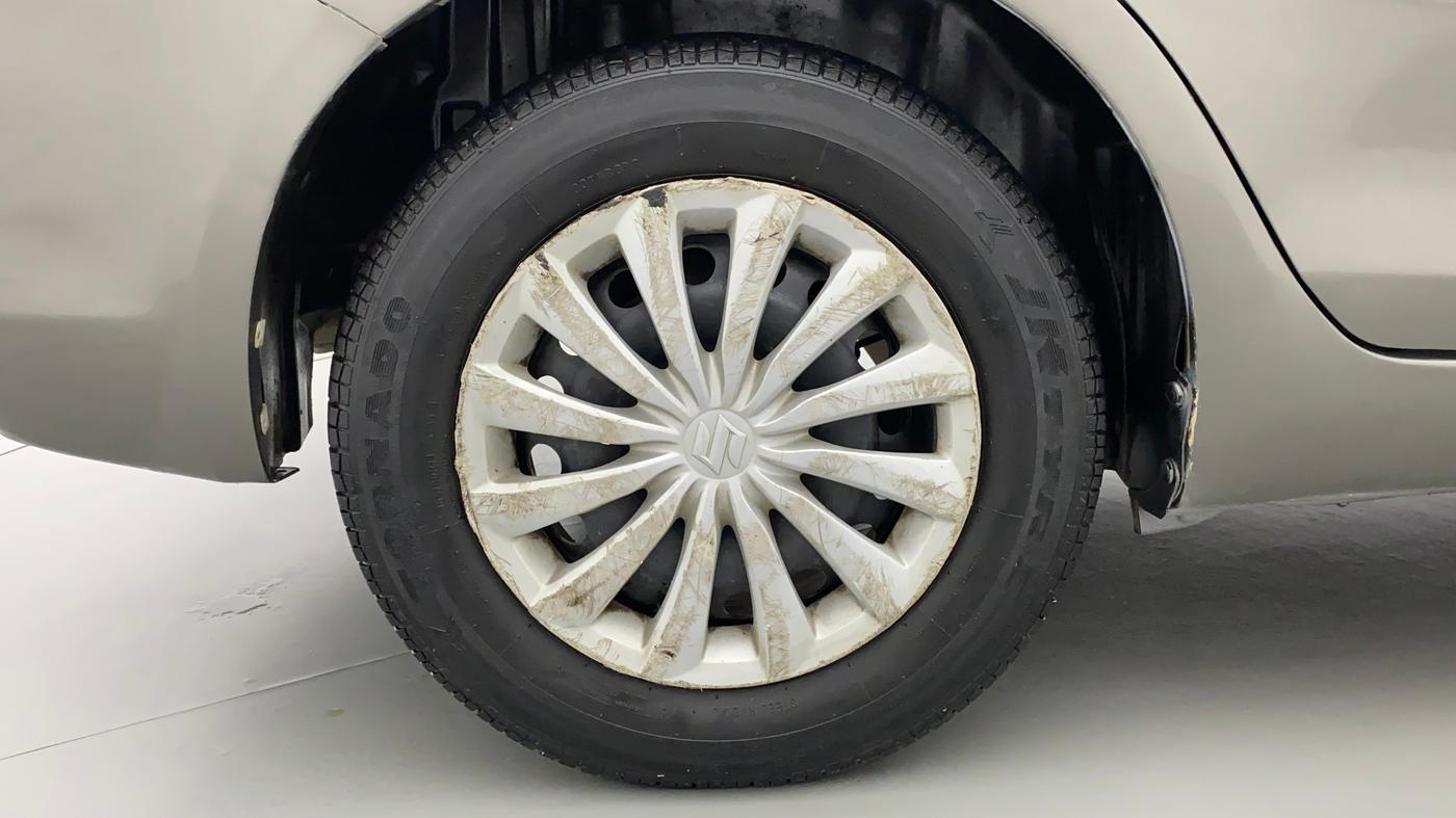2016 Maruti Swift Dzire VXI, CNG, Manual, 1,09,405 km, Right Rear Wheel