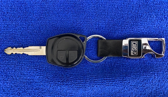 2016 Maruti Swift Dzire VXI, CNG, Manual, 1,09,405 km, Key Close Up