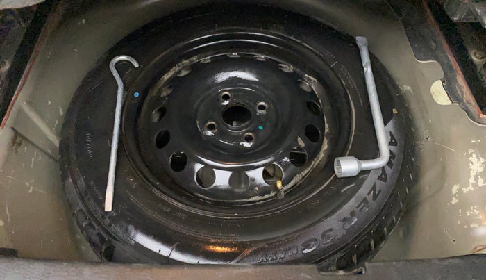 2016 Maruti Swift Dzire VXI, CNG, Manual, 1,09,405 km, Spare Tyre