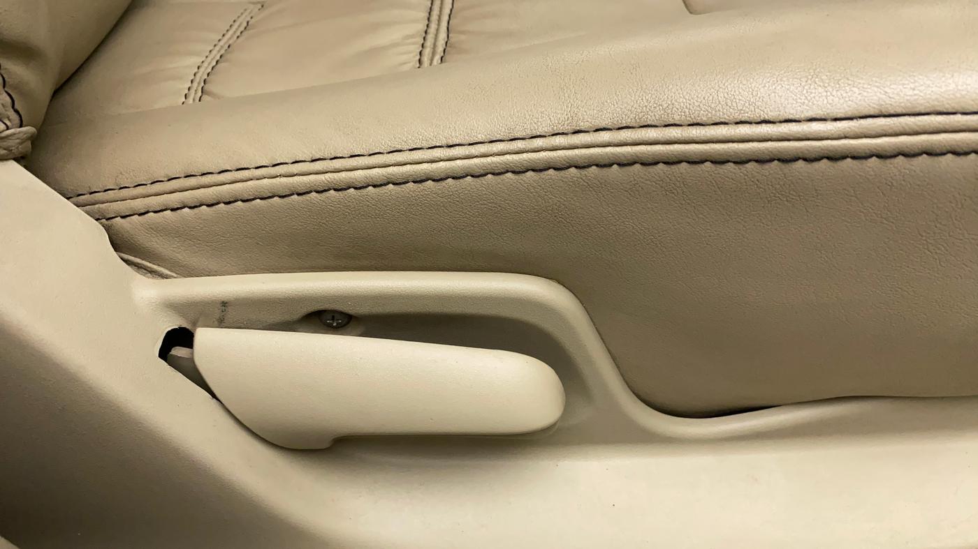2016 Maruti Swift Dzire VXI, CNG, Manual, 1,09,405 km, Driver Side Adjustment Panel