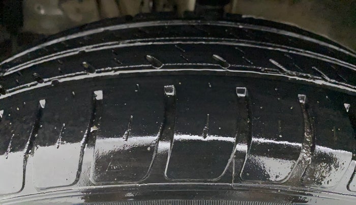 2016 Maruti Swift Dzire VXI, CNG, Manual, 1,09,405 km, Left Front Tyre Tread