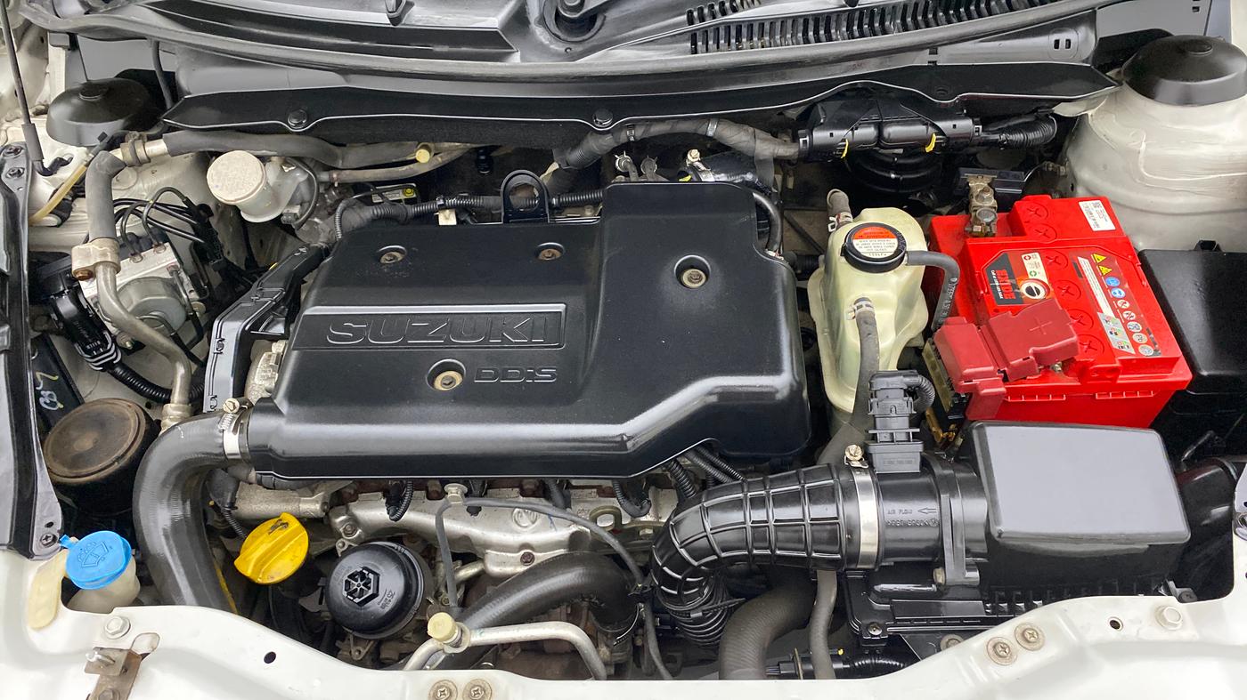 2015 Maruti Swift VDI ABS, Diesel, Manual, 96,194 km, Engine Bonet View