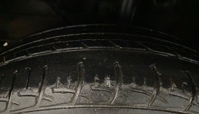 2018 Maruti Baleno DELTA PETROL 1.2, CNG, Manual, 66,338 km, Left Front Tyre Tread