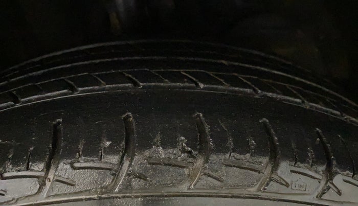 2018 Maruti Baleno DELTA PETROL 1.2, CNG, Manual, 66,338 km, Right Front Tyre Tread