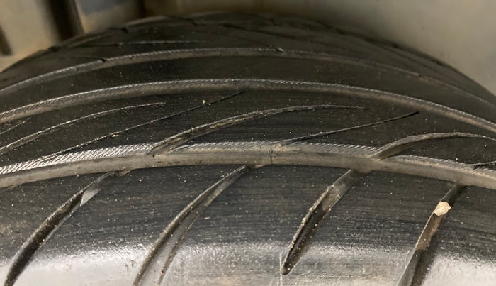 2013 Maruti Swift VDI, Diesel, Manual, 95,202 km, Right Rear Tyre Tread