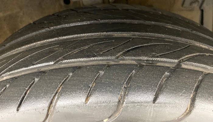 2013 Maruti Swift VDI, Diesel, Manual, 95,202 km, Right Front Tyre Tread