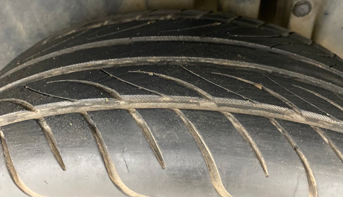 2013 Maruti Swift VDI, Diesel, Manual, 95,202 km, Left Rear Tyre Tread