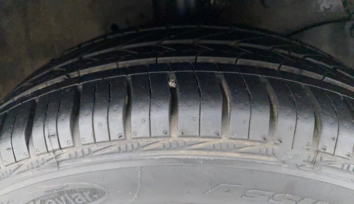 2013 Honda Brio S MT, Petrol, Manual, 66,423 km, Right Front Tyre Tread