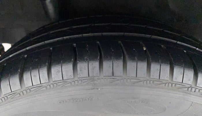 2013 Honda Brio S MT, Petrol, Manual, 66,423 km, Right Rear Tyre Tread