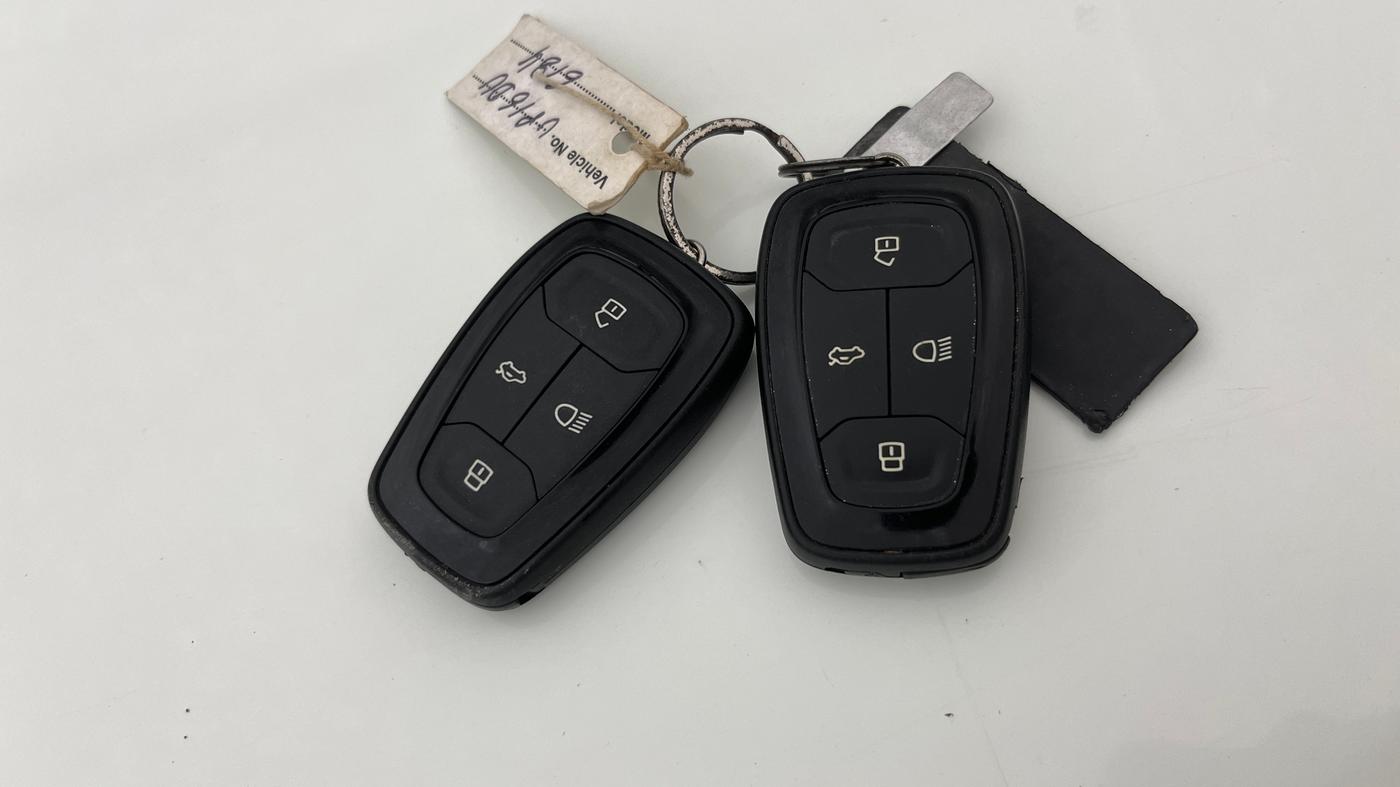 2023 Tata Safari XZ, Diesel, Manual, 40,943 km, Key Close Up