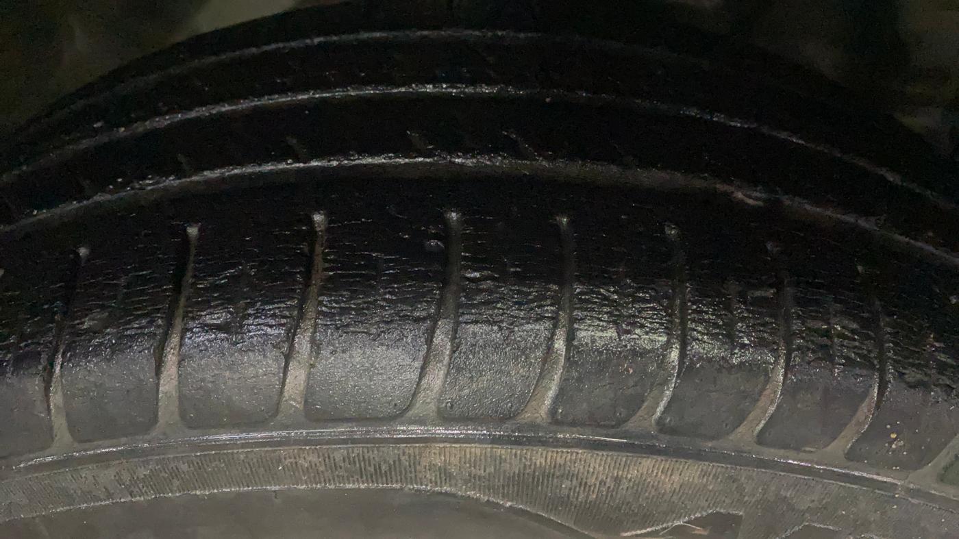 2014 Honda Brio S MT, Petrol, Manual, 65,474 km, Right Front Tyre Tread
