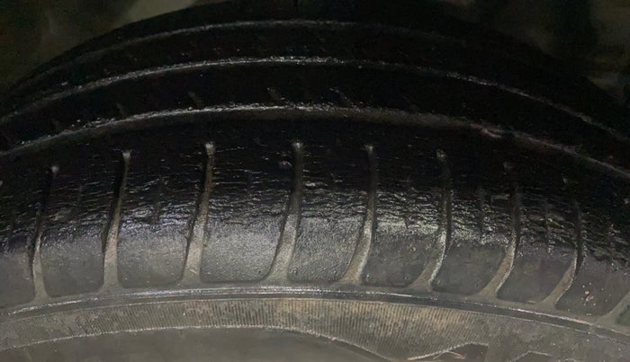 2014 Honda Brio S MT, Petrol, Manual, 65,474 km, Right Front Tyre Tread