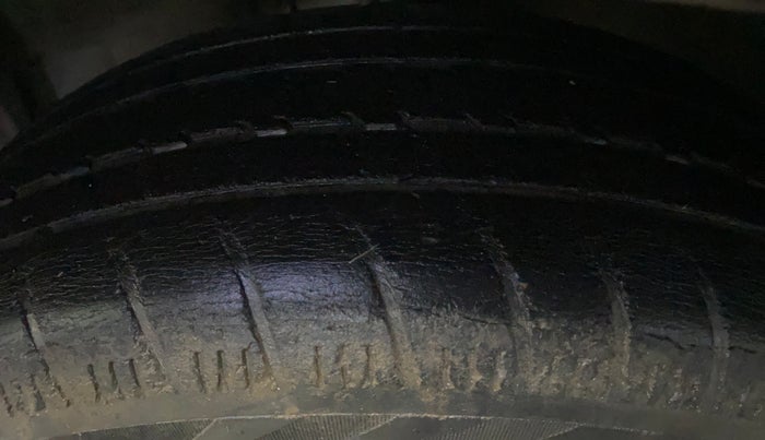 2014 Honda Brio S MT, Petrol, Manual, 65,474 km, Left Front Tyre Tread