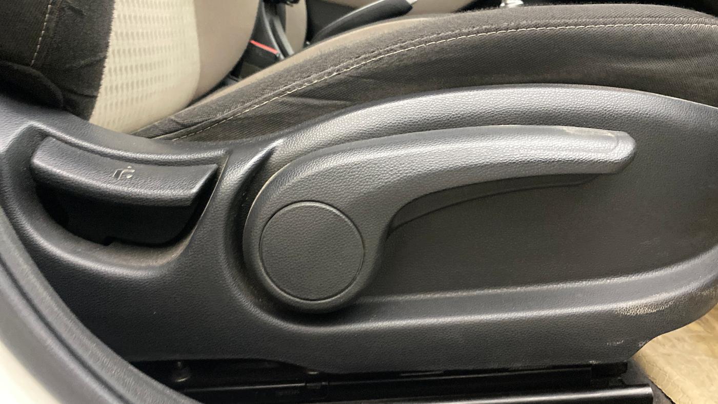 2018 Hyundai Elite i20 ASTA 1.2 (O), Petrol, Manual, 77,456 km, Driver Side Adjustment Panel