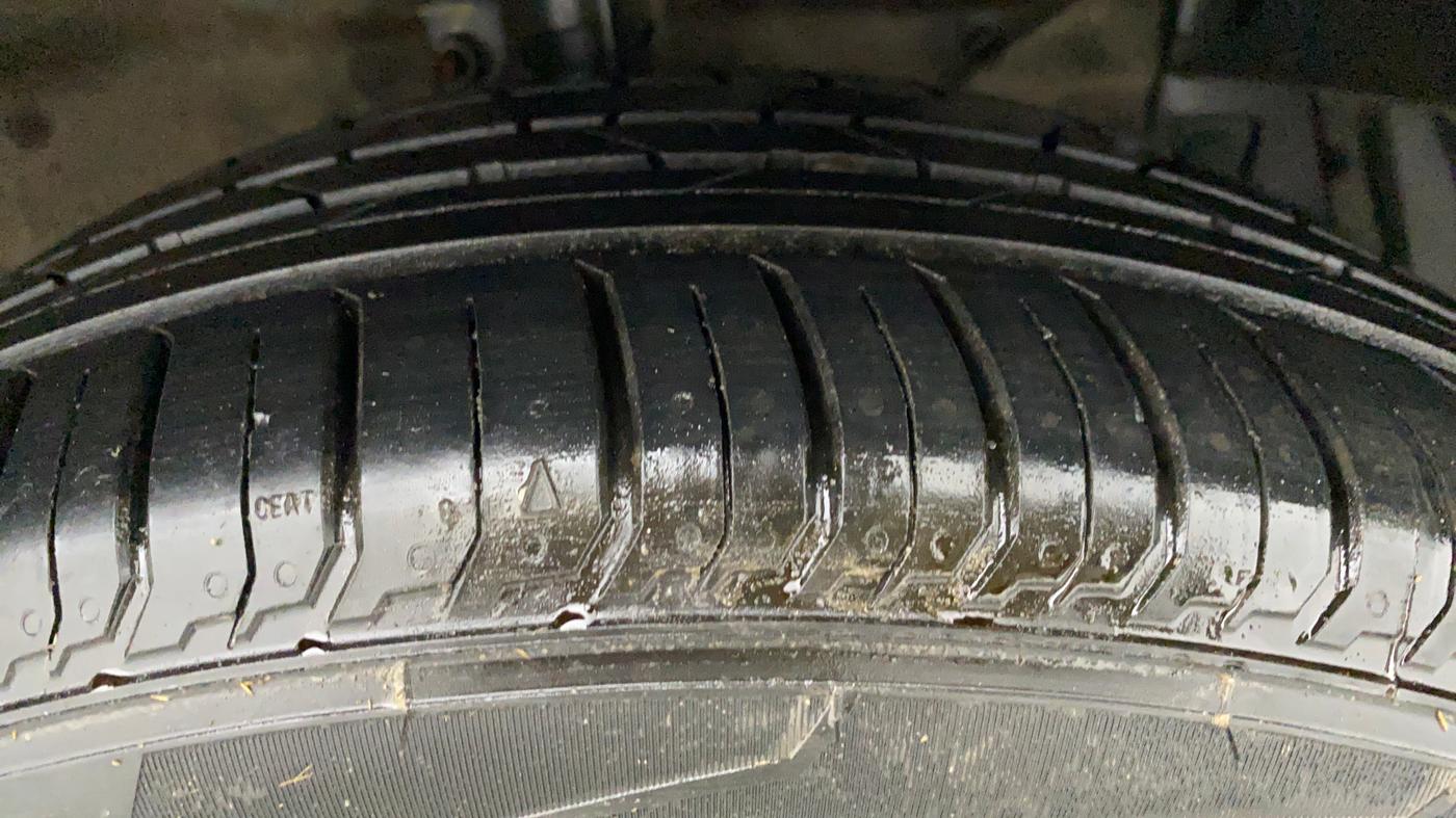 2018 Maruti Ciaz ALPHA 1.4 VVT AMT, Petrol, Automatic, 60,301 km, Right Front Tyre Tread
