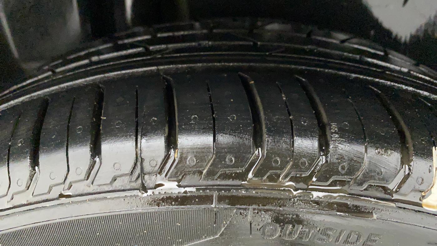 2018 Maruti Ciaz ALPHA 1.4 VVT AMT, Petrol, Automatic, 60,301 km, Right Rear Tyre Tread