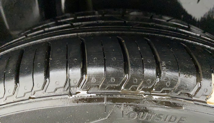 2018 Maruti Ciaz ALPHA 1.4 VVT AMT, Petrol, Automatic, 60,301 km, Right Rear Tyre Tread