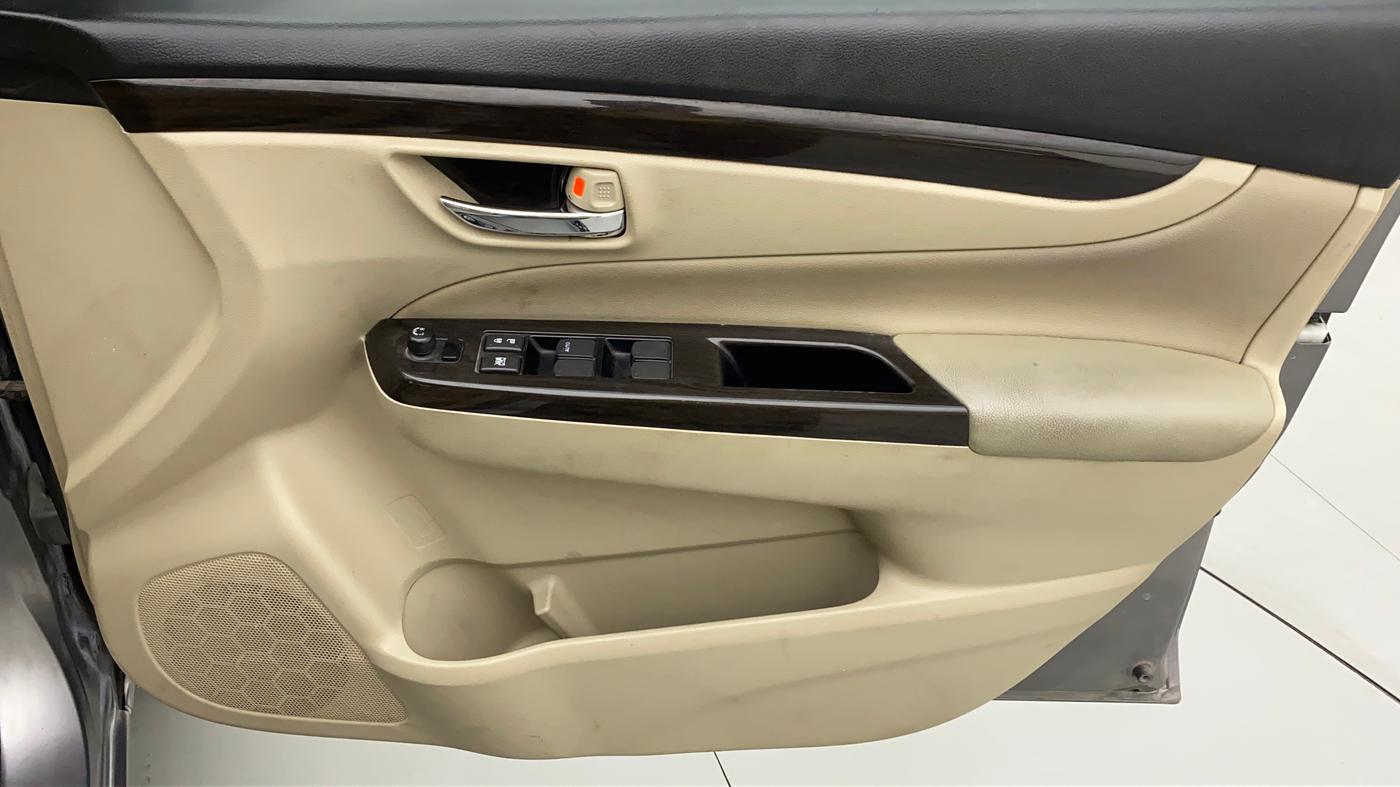 2018 Maruti Ciaz ALPHA 1.4 VVT AMT, Petrol, Automatic, 60,301 km, Driver Side Door Panels Control