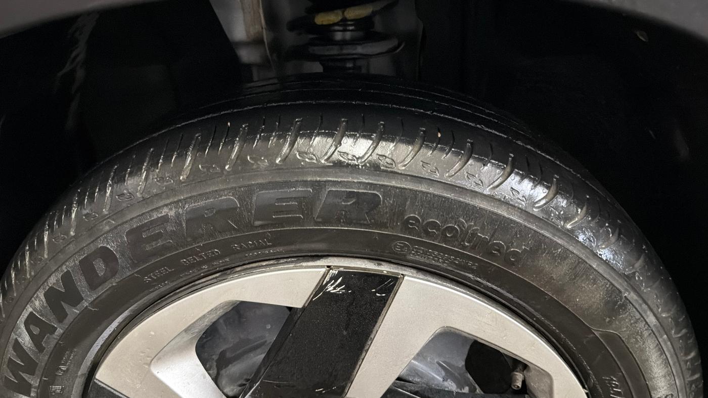 2021 Nissan MAGNITE XL, Petrol, Manual, 30,813 km, Left Front Tyre Tread