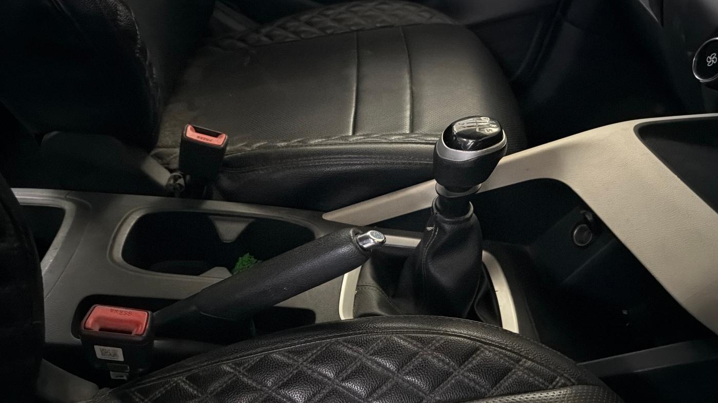 2021 Nissan MAGNITE XL, Petrol, Manual, 30,813 km, Gear Lever