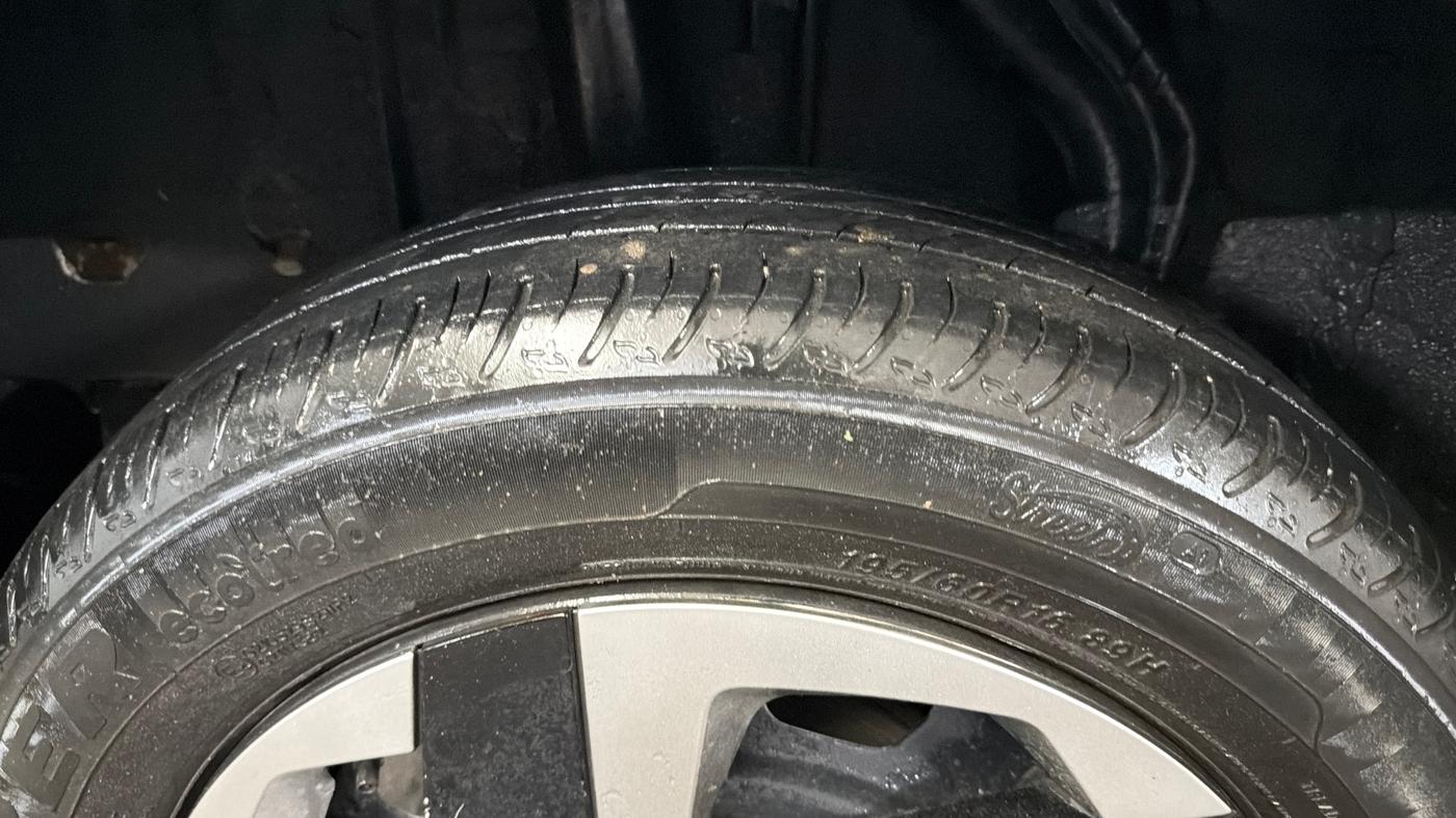 2021 Nissan MAGNITE XL, Petrol, Manual, 30,813 km, Right Rear Tyre Tread