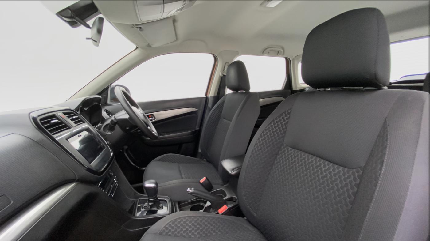 2018 Maruti Vitara Brezza ZDI+ DUAL TONE AMT, Diesel, Automatic, 40,701 km, Right Side Front Door Cabin
