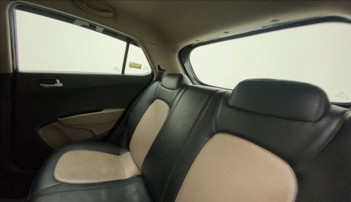 2014 Hyundai Grand i10 SPORTZ 1.2 KAPPA VTVT, Petrol, Manual, 1,25,412 km, Right Side Rear Door Cabin