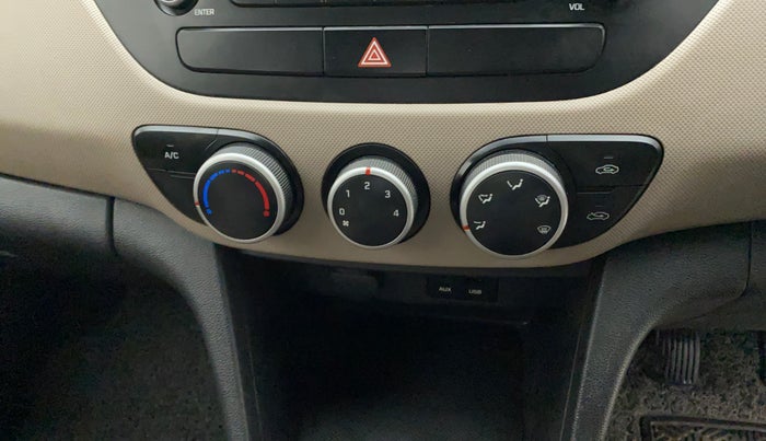 2014 Hyundai Grand i10 SPORTZ 1.2 KAPPA VTVT, Petrol, Manual, 1,25,412 km, AC Unit - Minor issue in the heater switch
