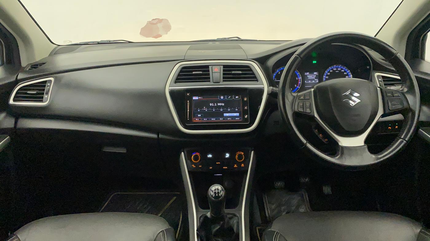 2015 Maruti S Cross ALPHA 1.3, Diesel, Manual, 74,274 km, Dashboard