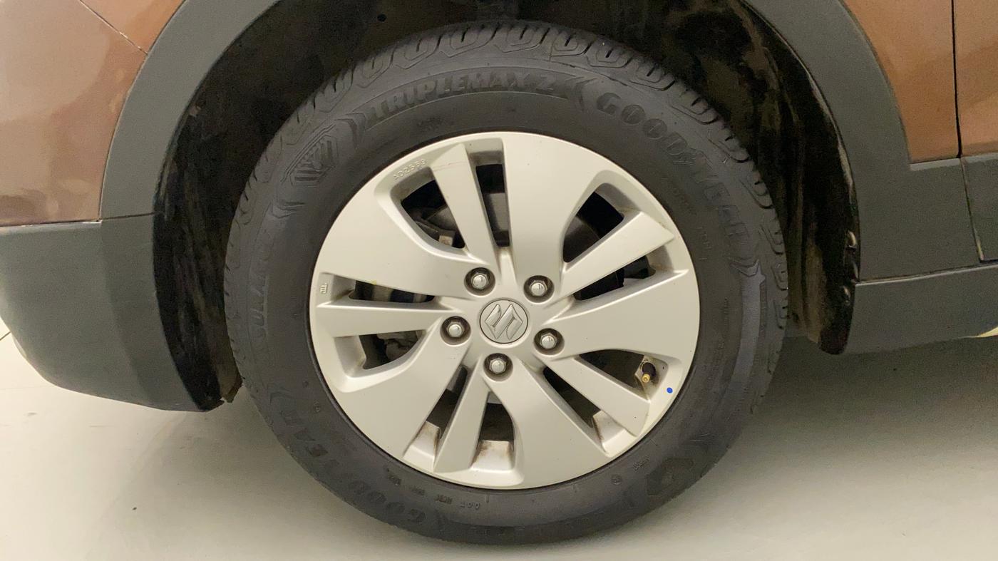 2015 Maruti S Cross ALPHA 1.3, Diesel, Manual, 74,274 km, Left Front Wheel