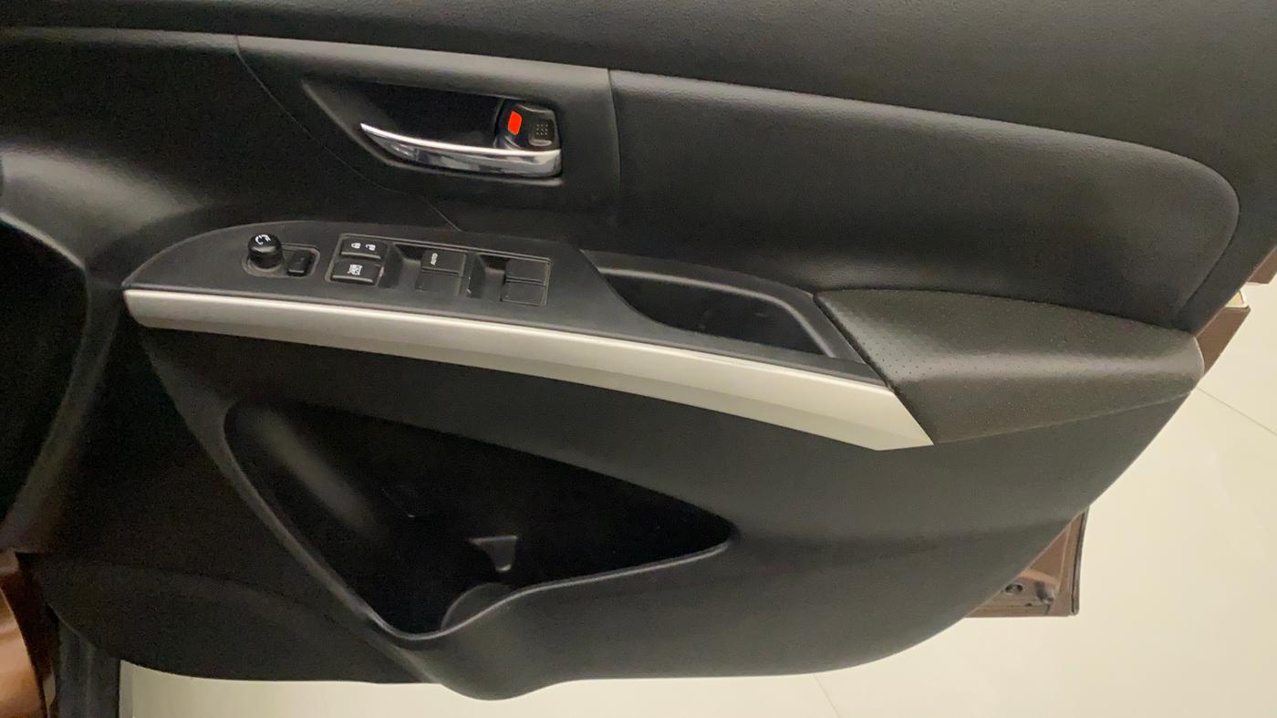 2015 Maruti S Cross ALPHA 1.3, Diesel, Manual, 74,274 km, Driver Side Door Panels Control