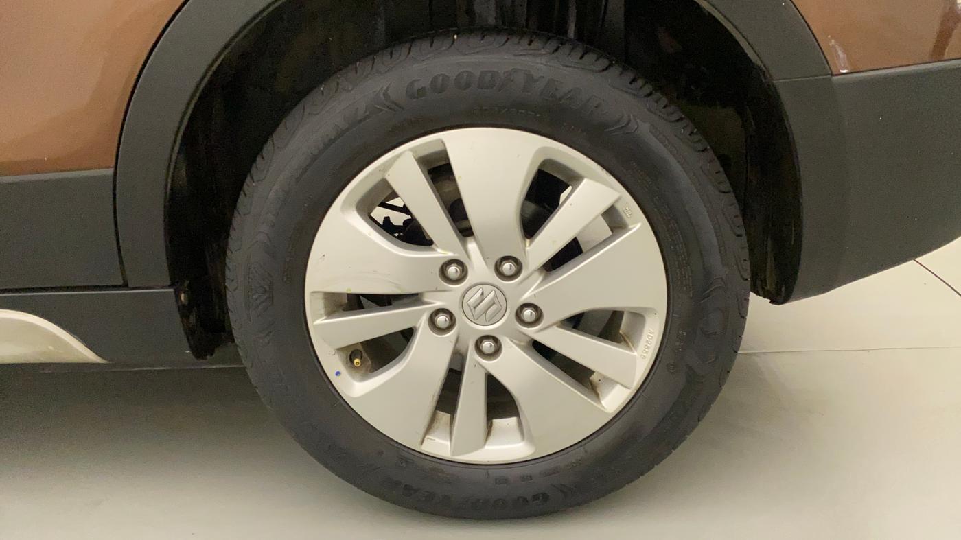 2015 Maruti S Cross ALPHA 1.3, Diesel, Manual, 74,274 km, Left Rear Wheel