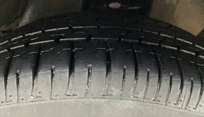2020 Toyota Innova Crysta 2.4 GX AT 7 STR, Diesel, Automatic, 77,352 km, Right Front Tyre Tread