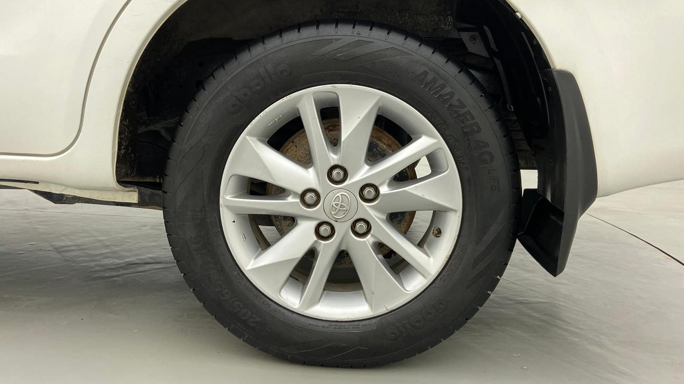 2020 Toyota Innova Crysta 2.4 GX AT 7 STR, Diesel, Automatic, 77,352 km, Left Rear Wheel