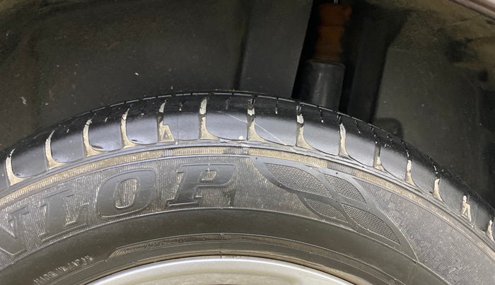 2018 Maruti Ertiga VDI SHVS, Diesel, Manual, 70,624 km, Left Rear Tyre Tread