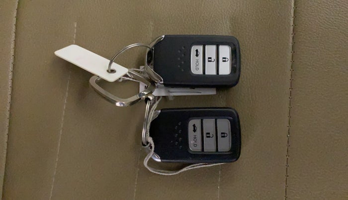 2023 Honda Amaze 1.2L I-VTEC VX CVT, Petrol, Automatic, 35,969 km, Key Close Up