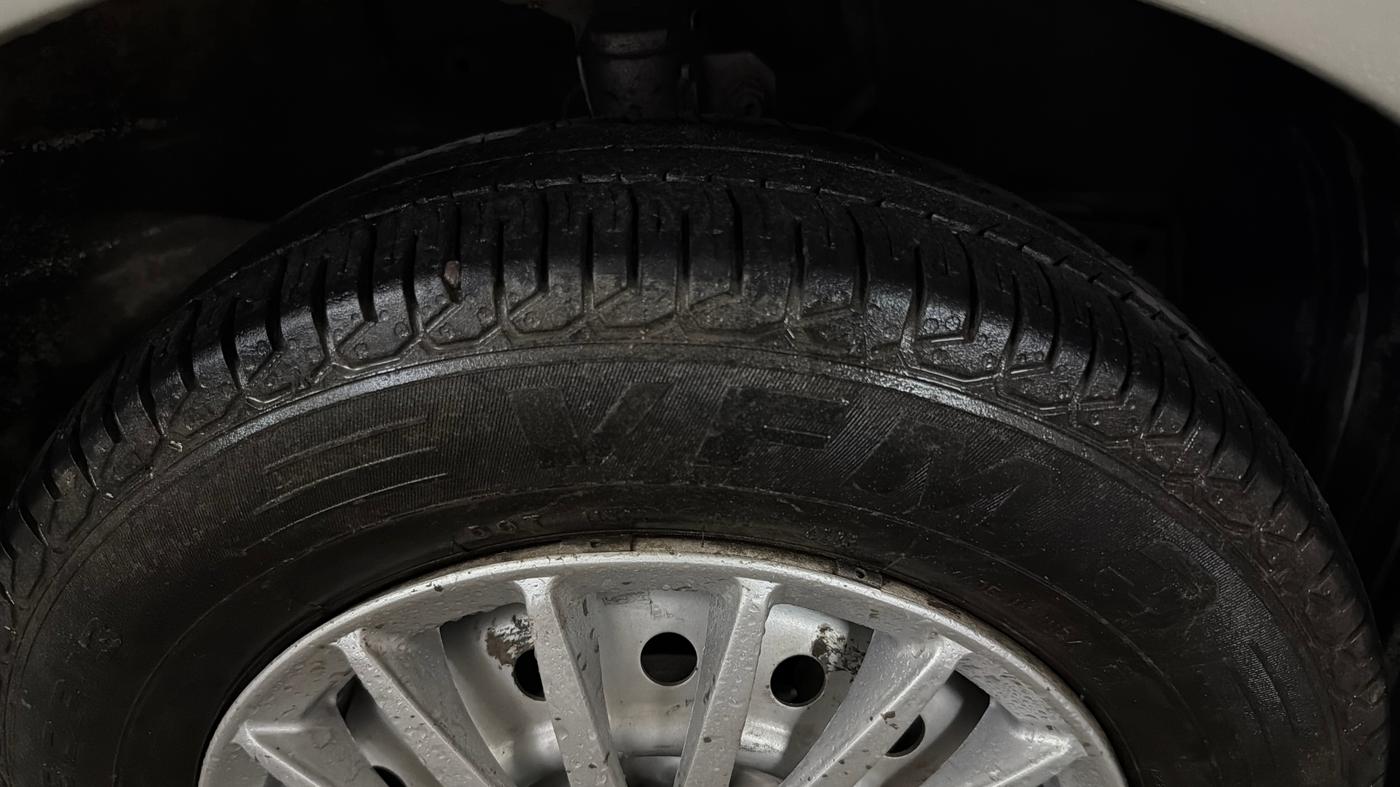 2019 Maruti New Wagon-R LXI CNG (O) 1.0, CNG, Manual, 56,758 km, Right Front Tyre Tread