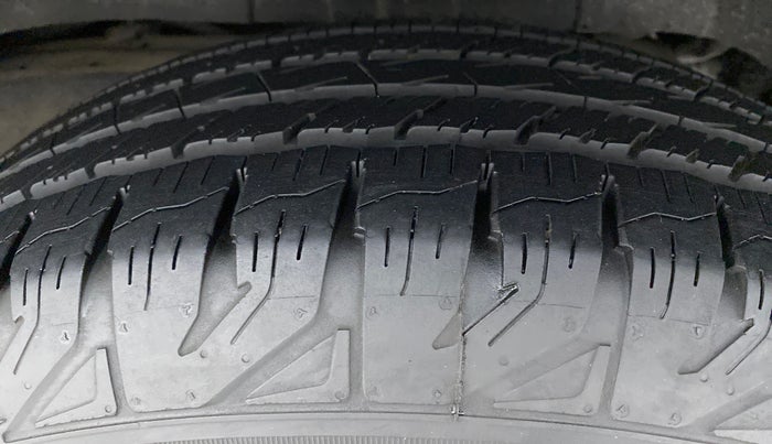 2018 Mahindra TUV300 T10, Diesel, Manual, 61,221 km, Left Rear Tyre Tread