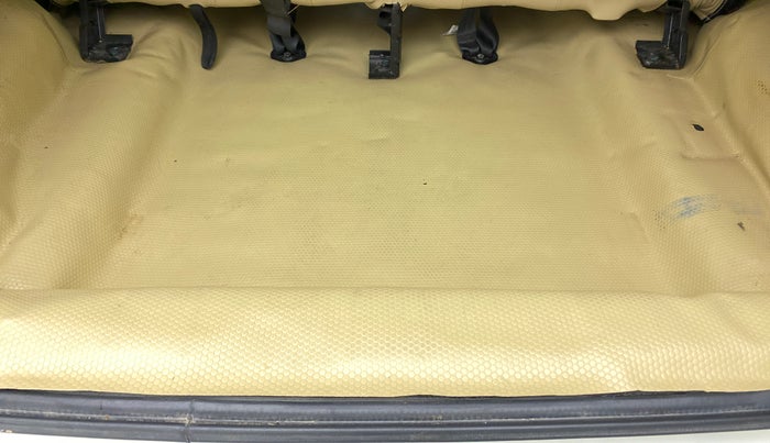 2018 Mahindra TUV300 T10, Diesel, Manual, 61,221 km, Boot Inside